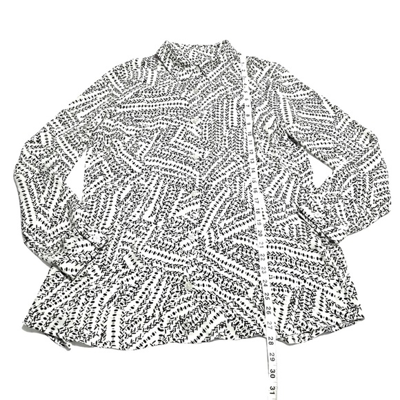 CAbi Split Back Long Sleeve Blouse Black White Abstract Print Style 3255 Size M - Picture 7 of 12